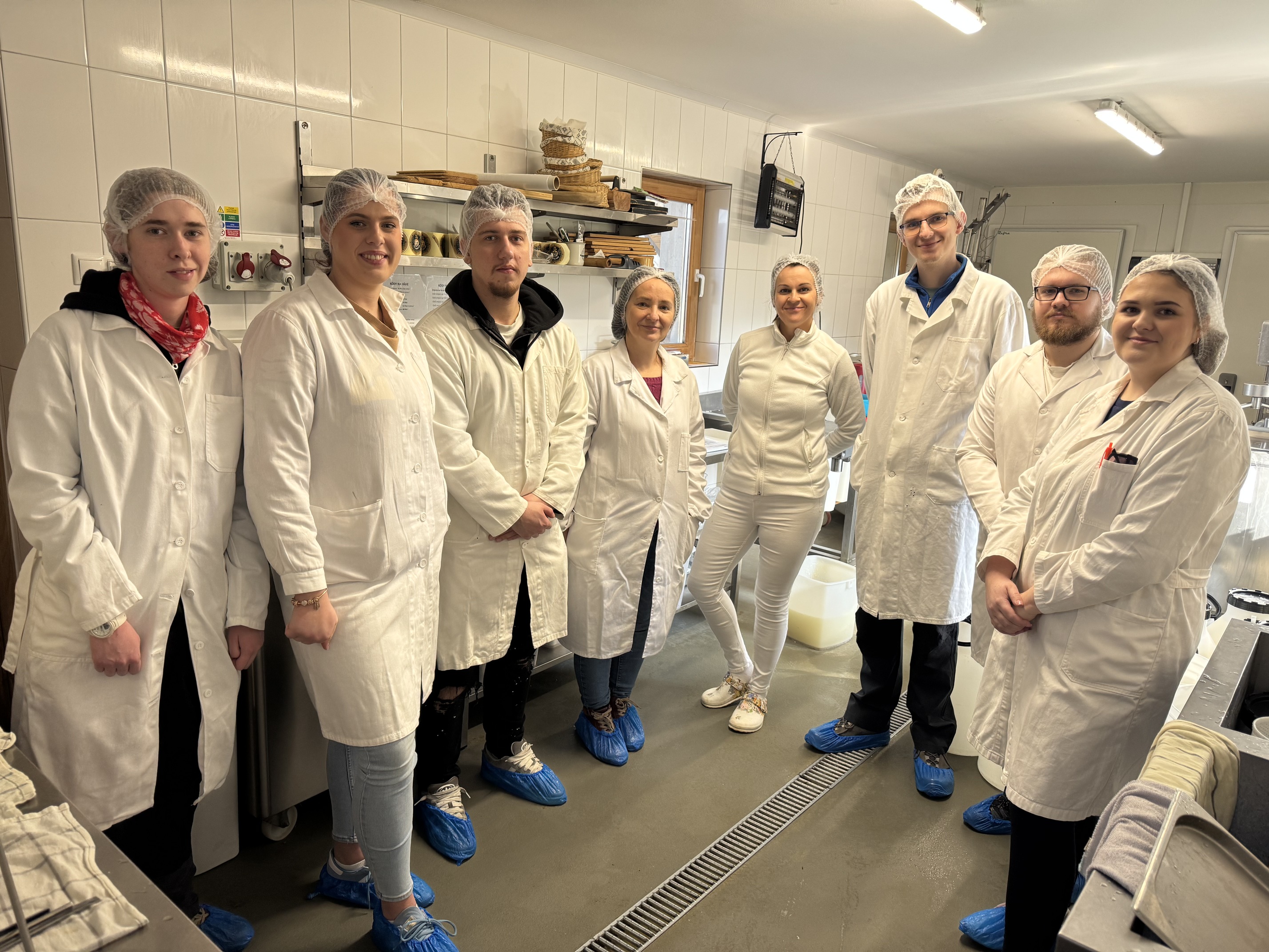 Od mlieka k syru: študenti FBP spoznávali prax priamo vo výrobe